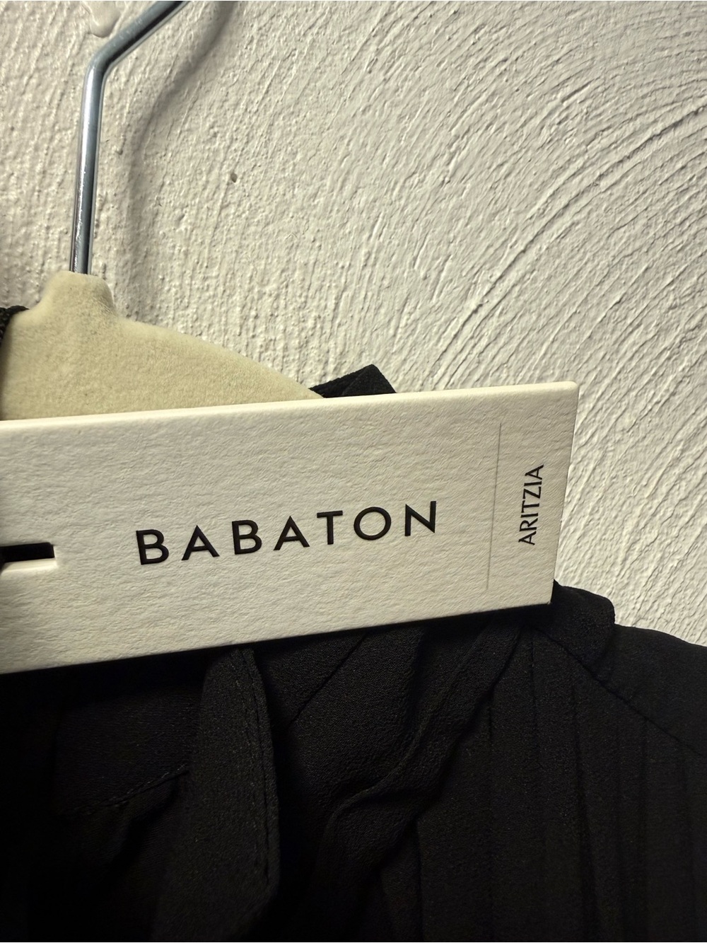 Babaton Aritzia Ezra Pleated Mock Neck Sleeveless Crop Top Black NWT 2XS/XS - Picture 4 of 6
